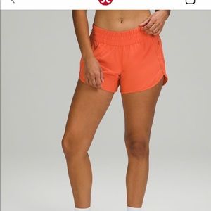 Lululemon Tracker low rise 4” lined shorts